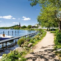 Strandweg Plön am See sonnig © Carl-Jürgen Bautsch - stock.ado