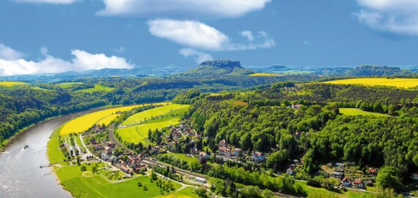 Sächsische Schweiz, Panoramablick zum Lilienstein und auf die E © Ina Meer Sommer - stock.adobe.co
