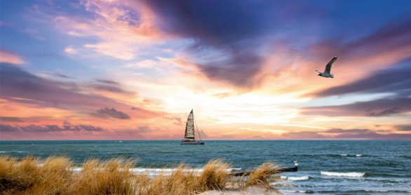Sonnenuntzergang über der Ostsee mit Segelboot © tilody16 - stock.adobe.com