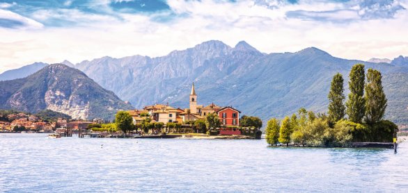 Isola dei Pescatori, fisherman island in Maggiore lake, Borromea © stevanzz - stock.adobe.com