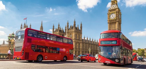 Big Ben, Westminster Bridge, red bus in London © Sergii Figurnyi - stock.adobe.co