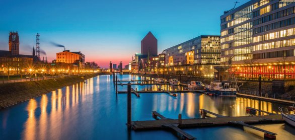 duisburg Innenhafen am Abend © Marcus Retkowietz - stock.adobe.