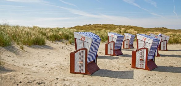 Dünen mit Standkörben Norderney © nordenfan - stock.adobe.com