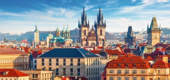 High spires towers of Tyn church in Prague city Our Lady before © Yasonya - stock.adobe.com