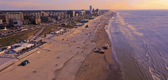 Aerial from the beach at Zandvoort at the North Sea in the Nethe © Nataraj - stock.adobe.com